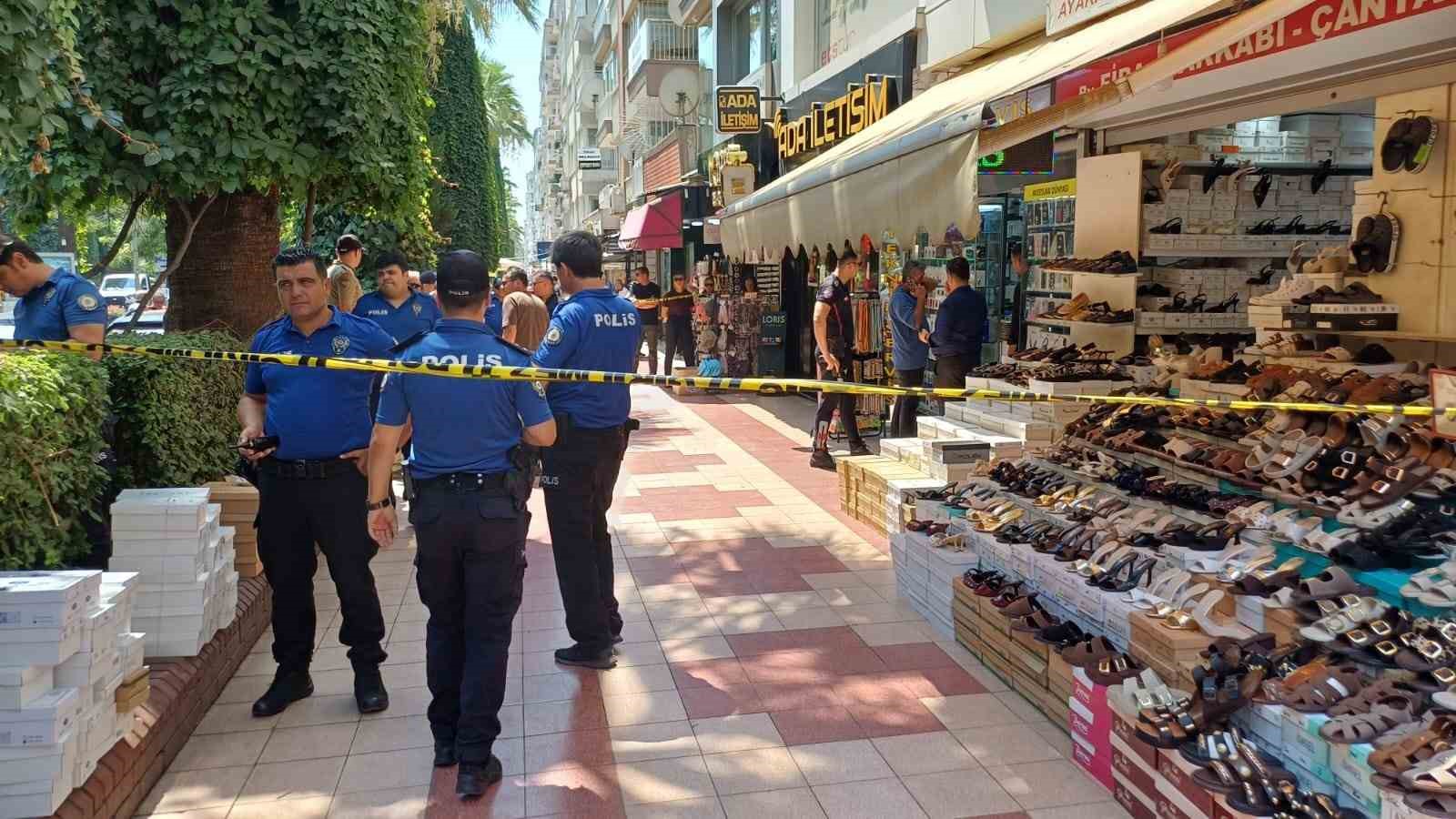 is-yerinde-silahla-vurulan-esnaf-hayatini-kaybetti