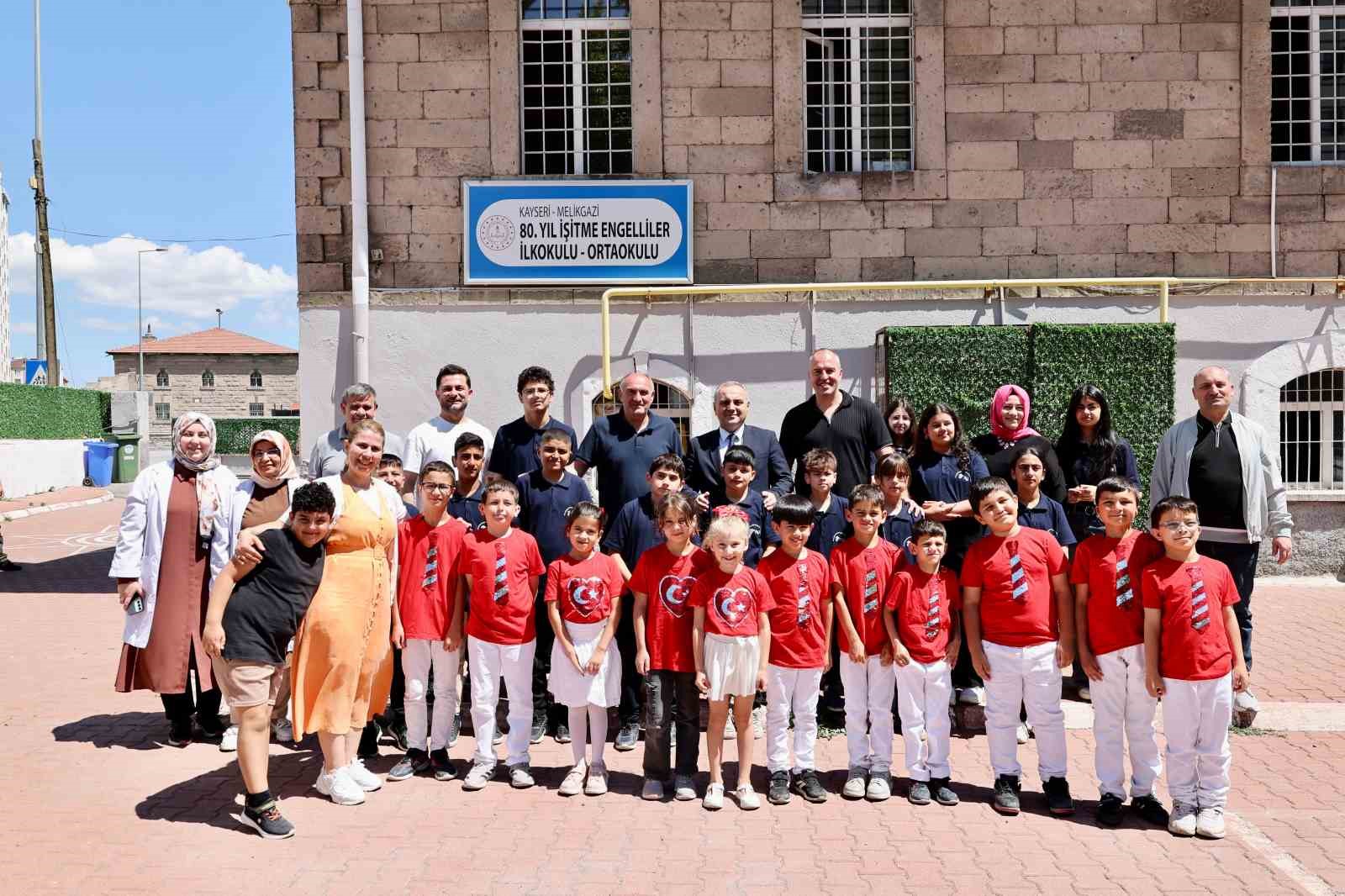 rektor-altun-dan-ozel-ogrencilere-ziyaret