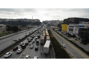 E-5’te Tır Çilesi Havadan Görüntülendi