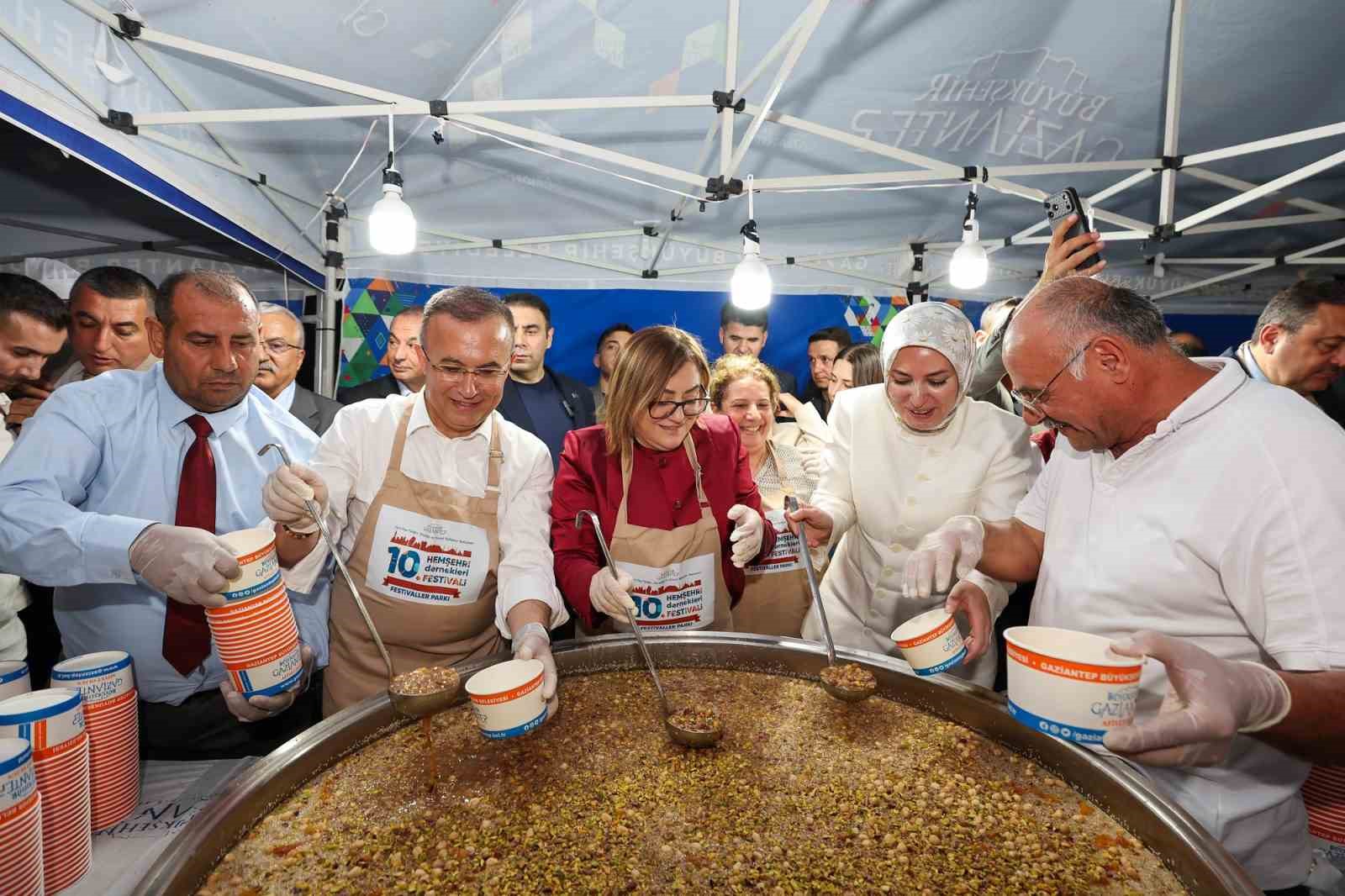 160-bin-kisi-hemsehri-dernekleri-festivali-nde-bulustu