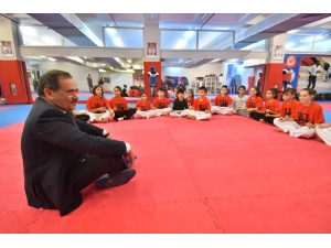 Demir: "Çocuklarımızı Kötü Alışkanlıklardan Korumak İçin Spora Yönlendirmeliyiz"