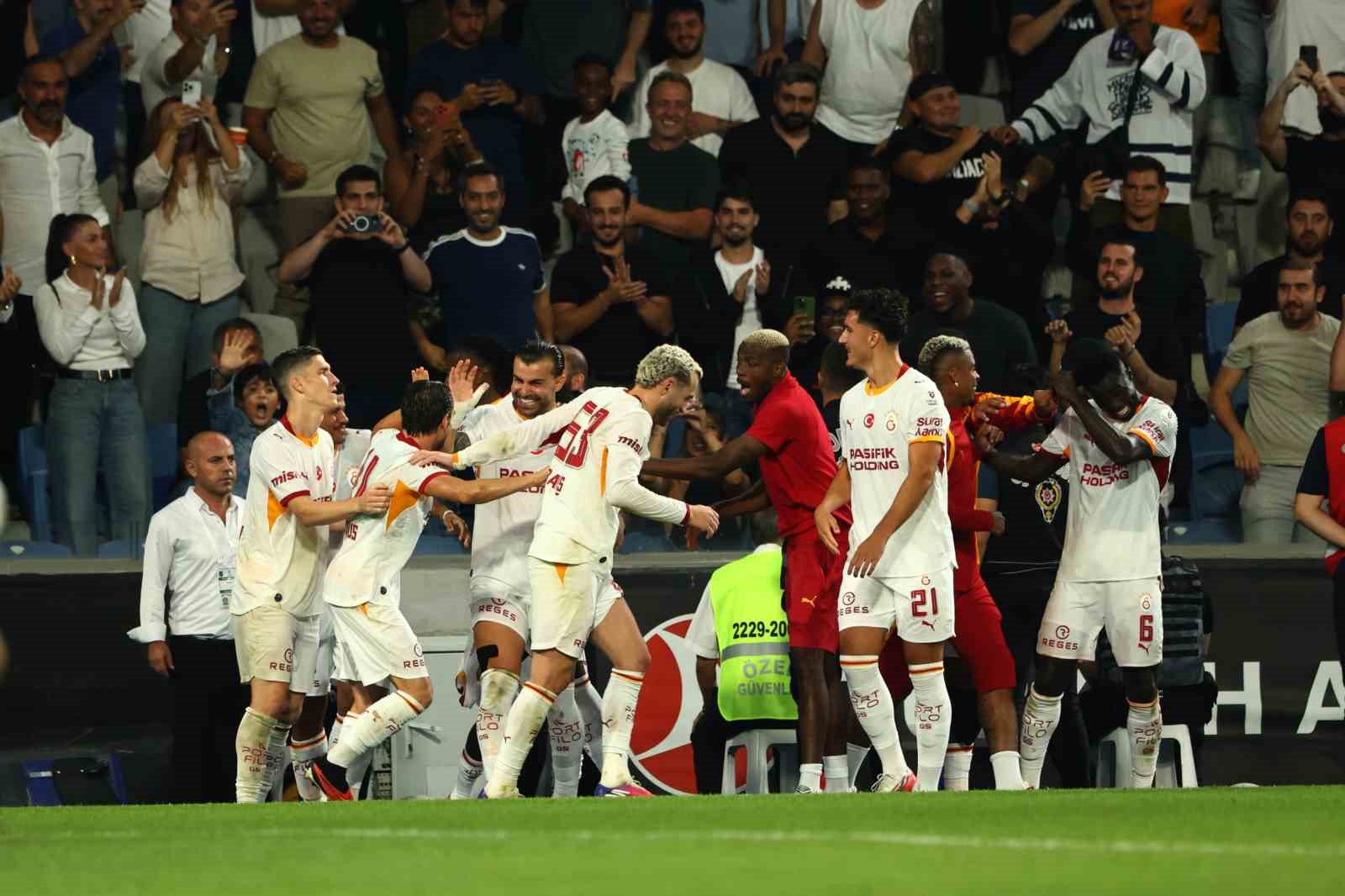 galatasaray-basaksehir-deplasmanindaki-yenilmezligini-9-maca-cikardi