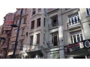 Şişli’de Deprem Sonrası 6 Katlı Tarihi Binada Çatlaklar Meydana Geldi
