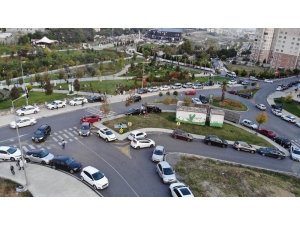 Beylikdüzü’nde Yüzlerce Vatandaş Deprem Sonrası Parkları Doldurdu