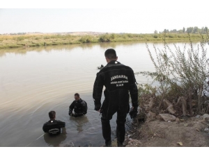 Dicle Nehri’ne Atladığı İddia Edilen Şahıs İzmir’de Bulundu