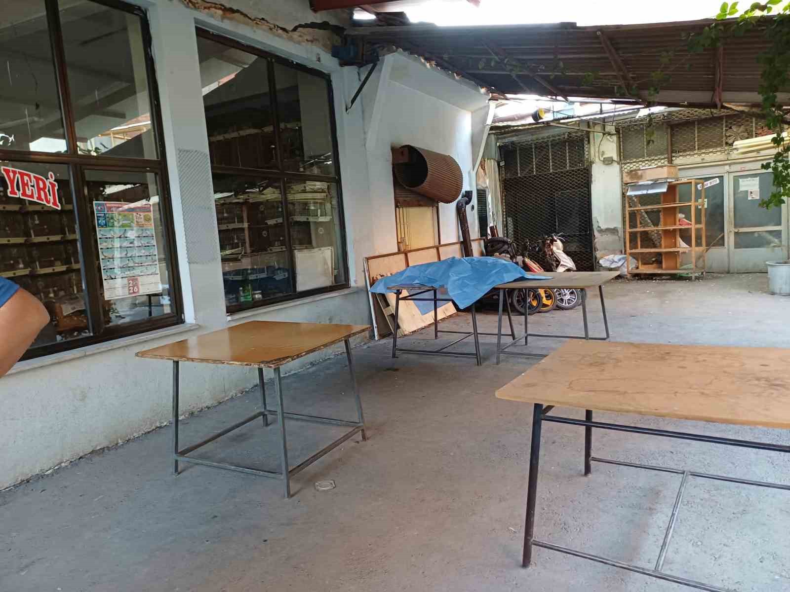 manisa-da-kahvehanede-supheli-olum-2-gozalti
