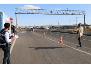 Kars’ta Araçlarda Sigara Uygulaması