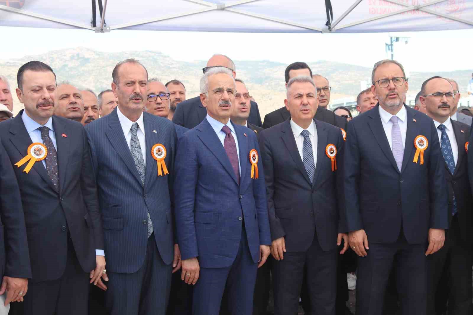 bakan-uraloglu-mirasimiza-kazandirdigimiz-tarihi-koprulerin-sayisi-532-ye-ulasti
