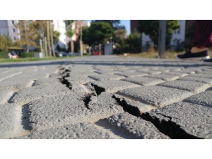 Silivri’de Deprem Öncesi Olan Çatlaklar Deprem Sonrası Daha Da Büyüdü