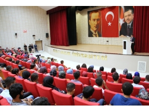 Yeni Öğrenciler İçin Oryantasyon Eğitimi