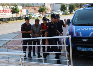 Adliyeye Eşini Öldürürken Üzerinde Bulunan Kanlı Gömleğiyle Sevk Edildi