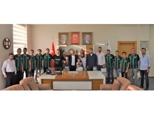 Başkan Kılıç, Sakaryaspor Formalarını Takdim Etti