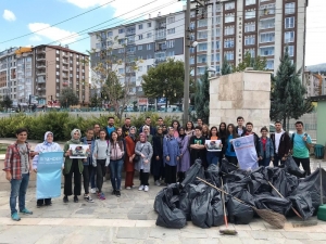Siyamder Üyeleri, Farkındalık İçin Çöp Topladı