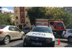 Şişli’de 5 Katlı Binanın Balkonu Artçı Depremle Yıkıldı