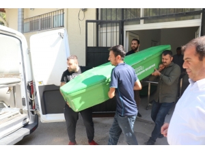 Kavgayı Ayırmak İsteyen Genç Bıçaklanarak Öldürüldü