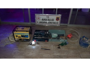 Define Ararken Jandarmaya Yakalandılar