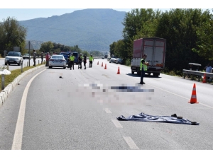 Tır, Motosiklete Çarptı: 1 Ölü