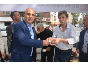 Belediye Başkan Yardımcısı Gürses’ten Vatandaşa Aşure İkramı