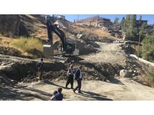 Hakkari Belediyesinden Yol Yapım Çalışması