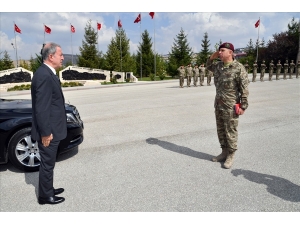 Bakan Akar, Özel Kuvvetler Komutanlığını Ziyaret Etti