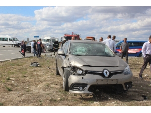 Otomobiller Çarpıştı: 1 Yaralı