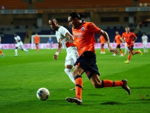 Süper Lig: Medipol Başakşehir: 5 - Çaykur Rizespor: 0 (Maç Sonucu)