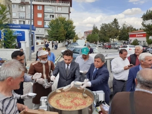 Altıntaş Belediyesi’nden Aşure İkramı