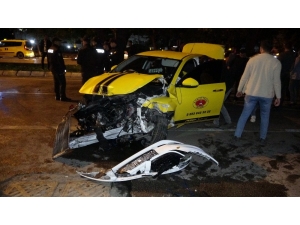 Makas Atan Sürücü Zincirleme Kazaya Sebep Oldu: 3 Yaralı