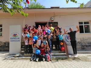 Gençlik Merkezinin Gönüllü Gençlerden Örnek Davranış