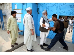 Afganistan’da Halk Sandık Başında