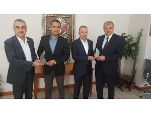 Aydın’da Okullar İçin 30 Ton Boya Bağışı