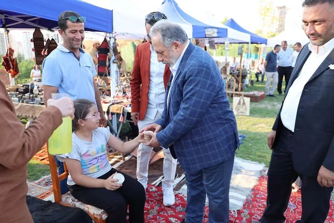 turkiye-nin-en-buyuk-antika-fuari-talas-ta-acildi