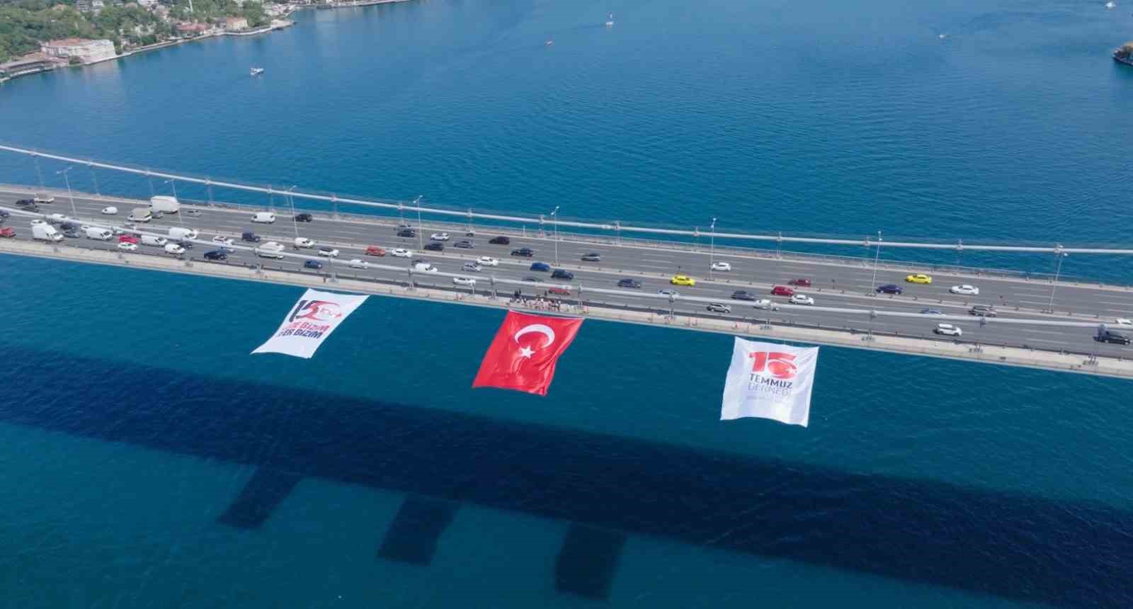 15-temmuz-un-sembolu-kirmizi-beyaz-5-dev-kopru-turk-bayraklariyla-donatildi