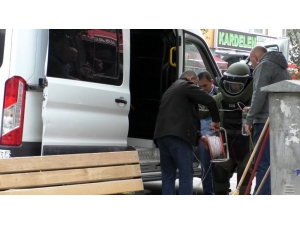 Kars’ta Atm Önünde Unutulan Çanta Fünyeyle Patlatıldı