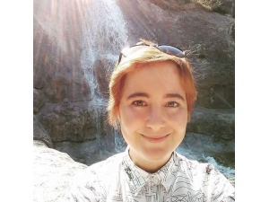 Evinin Balkonundan Düşen Öğretmen Hayatını Kaybetti