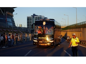 Takımlar Stada Ulaştı