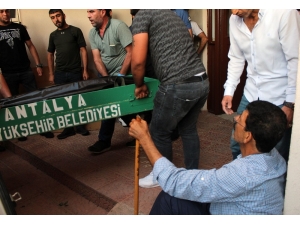 Kayıp Genç Üç Gün Sonra Evin Çatısında Ölü Olarak Bulundu