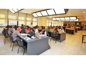 Gençlik Kütüphanelerine Yoğun İlgi