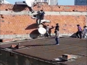 Polis Baskınından Kaçan Mülteciler Kamerada