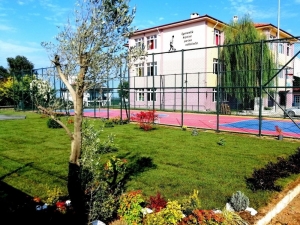 El Ele Verip Okullarının Çevresini Güzelleştirdiler