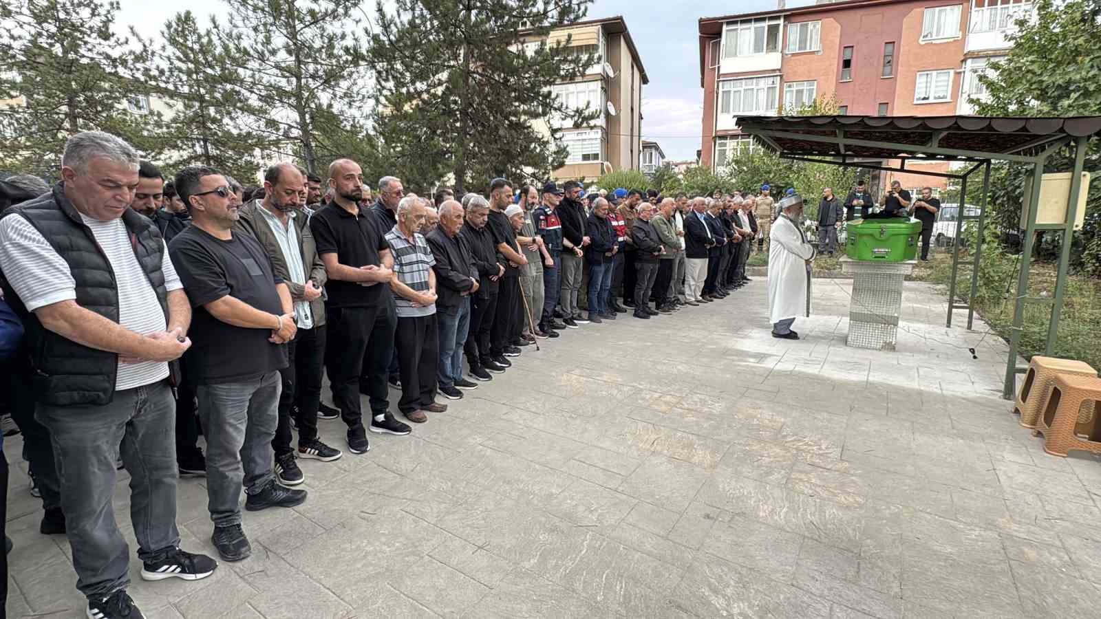 amasra-daki-kazanin-ardindan-aci-veda-cansu-ogretmen-topraga-verildi