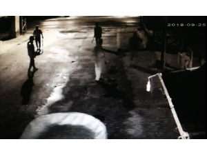 Kasklı Hırsız Vatandaşların Elinden Kaçtı