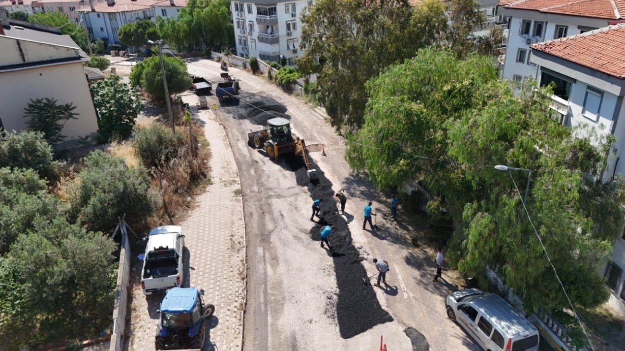 ayvalik-ta-dogalgaz-sonrasi-yol-onarimlari-suruyor