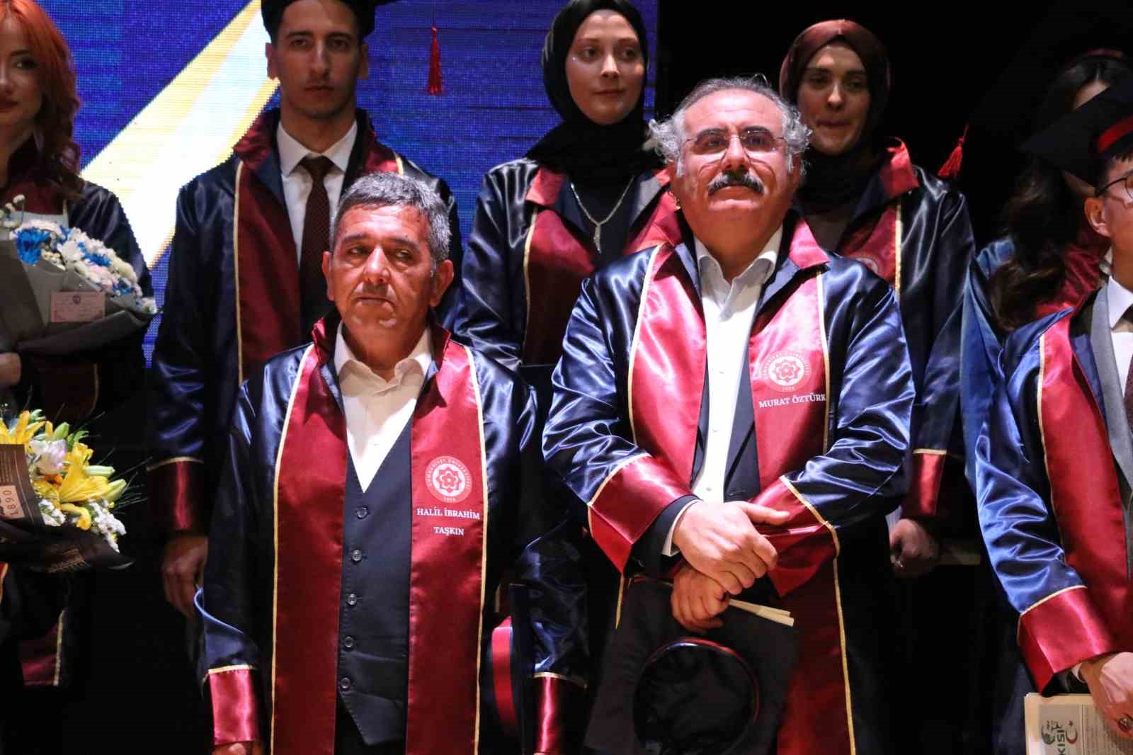 yarim-asri-devirdiler-cuppe-giyip-mezun-oldular