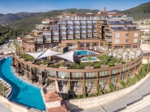 Kuşadası’nda Ünlü 5 Yıldızlı Otel İcradan Satışa Çıkarıldı