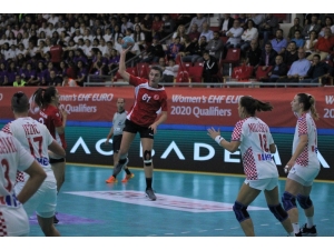 2020 Kadınlar Avrupa Hentbol Şampiyonası: Türkiye: 21 - Hırvatistan: 30
