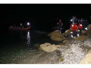 Genç Kız Yüzmek İçin Girdiği Gölde Boğuldu