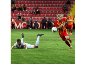 5 Maçta 2 Kez Kırmızı Kart Gördü