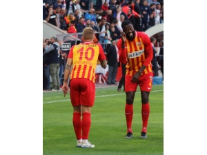 Emmanuel Adebayor: "Bilal’e İnanıyorum. Yalan Söylemez"