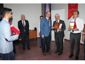 Adana’da 66 Okula Beyaz Bayrak Verildi